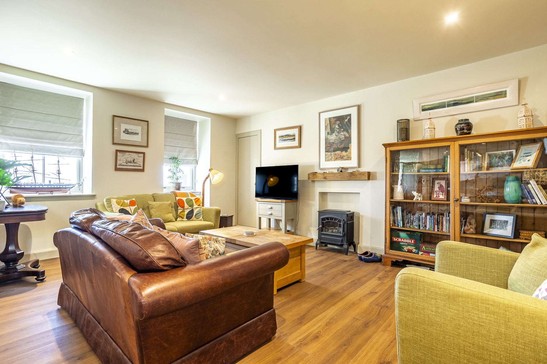 Lounge with fireplace and bookcase